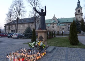Jędrzejów. 14. rocznica śmierci Jana Pawła II / Ewa Pociejowska - Gawęda / Radio Kielce