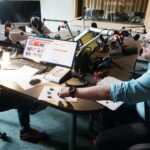 19.03.2020. Kielce. Na zdjęciu (od lewej): Paweł Solarz - Radio Kielce i Przemysław Krystian - Muzeum Zabawy i Zabawek grają w grę Tabula Lusoria / Kamil Król / Radio Kielce