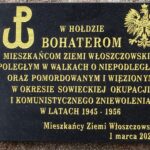 01.03.2020. Włoszczowa. Odsłonięcie tablicy pamiątkowej poświęconej mieszkańcom poległym w walkach o niepodległość oraz pomordowanym i więzionym w okresie stalinowskiego terroru w latach 1945-1956 / Ewa Pociejowska-Gawęda / Radio Kielce
