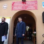 01.03.2020. Włoszczowa. Odsłonięcie tablicy pamiątkowej poświęconej mieszkańcom poległym w walkach o niepodległość oraz pomordowanym i więzionym w okresie stalinowskiego terroru w latach 1945-1956. Na zdjęciu (z prawej): poseł Bartłomiej Dorywalski / Ewa Pociejowska-Gawęda / Radio Kielce