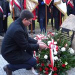 01.03.2020. Włoszczowa. Odsłonięcie tablicy pamiątkowej poświęconej mieszkańcom poległym w walkach o niepodległość oraz pomordowanym i więzionym w okresie stalinowskiego terroru w latach 1945-1956. Na zdjęciu: Marcin Stępniewski, radny PiS / Ewa Pociejowska-Gawęda / Radio Kielce