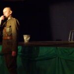 01.03.2020. Dobromierz. Uroczystości z okazji Narodowego Dnia Pamięci Żołnierzy Wyklętych. Na zdjęciu: Dionizy Krawczyński, prezes Stowarzyszenia Rekonstrukcji Historycznych „Jodła”, współorganizator biegu / Ewa Pociejowska-Gawęda / Radio Kielce