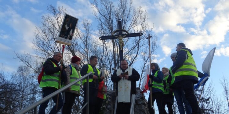 12.03.2020 Jędrzejów. IV Piesza Pielgrzymka Szlakiem bł. Wincentego Kadłubka / Ewa Pociejowska-Gawęda / Radio Kielce