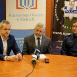 02.03.2020. Kielce. Inauguracja konkursu filmowego „Kultura na drodze”. Na zdjęciu (od lewej): Dariusz Kozak - dyrektor PGE Energia Ciepła Oddział Elektrociepłownia w Kielcach, Kazimierz Mądzik - świętokrzyski kurator oświaty i nadkom. Tomasz Janik - naczelnik Wydziału Ruchu Drogowego Komendy Wojewódzkiej Policji w Kielcach / Piotr Kwaśniewski / Radio Kielce