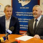 02.03.2020. Kielce. Inauguracja konkursu filmowego „Kultura na drodze”. Na zdjęciu (od lewej): Dariusz Kozak - dyrektor PGE Energia Ciepła Oddział Elektrociepłownia w Kielcach i Kazimierz Mądzik - świętokrzyski kurator oświaty / Piotr Kwaśniewski / Radio Kielce