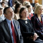 02.03.2020. Kielce. Konkurs plastyczny „Recykling Na Miarę - Alarm dla Ziemi”. Na zdjęciu (od lewej): Karol Piwko - dyrektor oddziału Banku Spółdzielczego w Kielcach, dr hab. Katarzyna Ziołowicz - dyrektor Instytutu Sztuk Wizualnych UJK i Renata Janik - wicemarszałek województwa świętokrzyskiego / Piotr Kwaśniewski / Radio Kielce