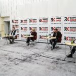 15.03.2020. Kielce. Studio Polityczne Radia Kielce. Na zdjęciu (od lewej): Krzysztof Lipiec - PiS, Grzegorz Gałuszka - PSL, Aneta Szczęsna - Konfederacja Ruch Narodowy, Andrzej Szejna - Nowa Lewica, Lucjan Pietrzczyk - Plattforma Obywatelska / Kamil Król / Radio Kielce