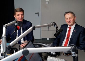 Na zdjęciu (od lewej): Andrzej Pruś - przewodniczący sejmiku województwa świętokrzyskiego i wojewoda Zbigniew Koniusz / Karol Żak / Radio Kielce