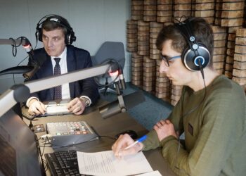 18.03.2020. Kielce. Punkty Widzenia. Na zdjęciu (od lewej): Andrzej Pruś - przewodniczący Sejmiku Województwa Świętokrzyskiego, red. Michał Kita - Radio Kielce / Kamil Król / Radio Kielce