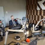 23.02.2020. Kielce. Punkty Widzenia. Na zdjęciu (od lewej): Sylwester Ozga - dyrektor Szkoły Podstawowej nr 25 w Kielcach, Kazimierz Mądzik - świętokrzyski kurator oświaty, red. Daniel Lenart - Radio Kielce / Kamil Król / Radio Kielce