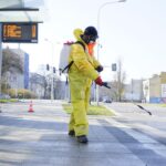 27.03.2020. Kielce. Mycie przystanków / Piotr Kwaśniewski / Radio Kielce