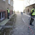 27.03.2020. Kielce. Kielecka Caritas i WOT rozdają bezdomnym paczki z produktami spożywczymi / Piotr Kwaśniewski / Radio Kielce