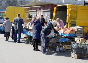 27.03.2020. Kielce. Epidemia nie odciąga od bazarów / Piotr Kwaśniewski / Radio Kielce