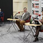 29.03.2020. Studio Polityczne Radia Kielce. Na zdjęciu (od lewej): Krzysztof Lipiec - poseł, prezes świętokrzyskich struktur Prawa i Sprawiedliwości; Grzegorz Gałuszka, radny sejmiku województwa świętokrzyskiego, Polskie Stronnictwo Ludowe; Marzena Okła-Drewnowicz - poseł Platforma Obywatelska / Robert Felczak / Radio Kielce