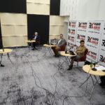 29.03.2020. Studio Polityczne Radia Kielce. Na zdjęciu (od lewej): Michał Kita - Radio Kielce; Krzysztof Lipiec - poseł, prezes świętokrzyskich struktur Prawa i Sprawiedliwości; Grzegorz Gałuszka, radny sejmiku województwa świętokrzyskiego, Polskie Stronnictwo Ludowe; Marzena Okła-Drewnowicz - poseł Platforma Obywatelska; Wojciech Zapała - Konfederacja Ruch Narodowy / Robert Felczak / Radio Kielce