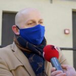 31.03.2020. Chęciny. Poseł Krzysztof Lipiec przekazał maseczki i materiały do dezynfekcji dla gminy Chęciny. Na zdjęciu: Marcin Perz - prezes Specjalnej Strefy Ekonomicznej Starachowice / Piotr Kwaśniewski / Radio Kielce