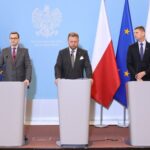 11.03.2020. Warszawa. Na zdjęciu: premier Mateusz Morawiecki, Łukasz Szumowski - minister zdrowia i Dariusz Piątkowski - minister edukacji / Kancelaria Premiera/Twitter