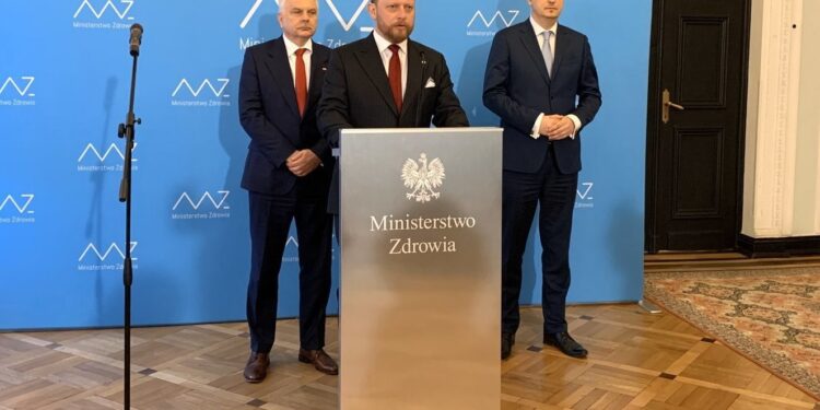 Warszawa. Ministerstwo Zdrowia. Konferencja nt. koronawirusa. Na zdjęciu (przemawia): prof. Łukasz Szumowski - minister zdrowia / Ministerstwo Zdrowia / twitter