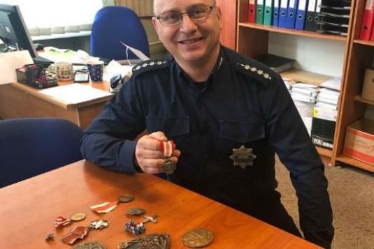 Odznaczenia czekają na właściciela w komisariacie w Słupsku / KMP Słupsk