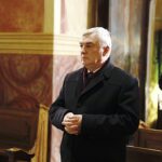 25.03.2020. Święty Krzyż. Msza święta w intencji Ojczyzny, mieszkańców oraz o ustanie pandemii. Na zdjęciu: Andrzej Bętkowski - marszałek województwa świętokrzyskiego / Jarosław Kubalski / Radio Kielce