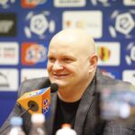 06.03.2020. Kielce. Konferencja prasowa, podczas której przedstawiony został nowy trener Korony. Na zdjęciu: Maciej Bartoszek - nowy trener Korony / Jarosław Kubalski / Radio Kielce