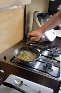 Przygotowanie ziemniaczanego risotto - krok 6 / Radio Kielce