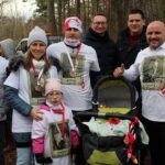 01.03.2020. Wólka Bosowska. Bieg Pamięci Żołnierzy Wyklętych. Na zdjęciu (od prawej): Zbigniew Janik - wójt gminy Gnojno i poseł Mariusz Gosek - PiS / Marta Gajda / Radio Kielce