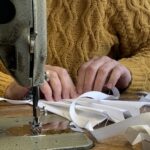 31.03.2020. Kielce. W Teatrze im. Stefa Żeromskiego szyją maseczki / Teatr im. Stefana Żeromskiego w Kielcach