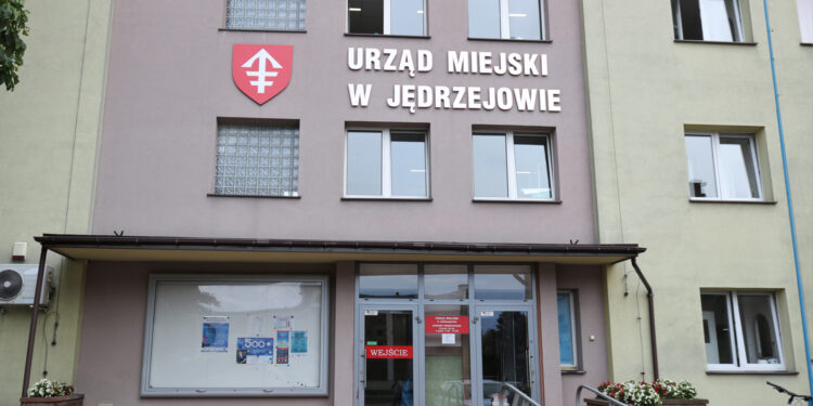 Jędrzejów. Urząd Miejski w Jędrzejowie / Magdalena Blicharska / Radio Kielce