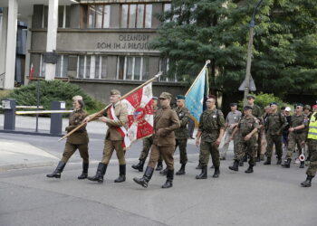 06.08.2017 Kraków. Oleandry. Uczestnicy Marszu Szlakiem Pierwszej Kompanii Kadrowej wyruszyli z Krakowa do Kielc / Jarosław Kubalski - Radio Kielce / Marsz Szlakiem Pierwszej Kompanii Kadrowej wyruszył z Krakowa do Kielc