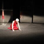 Kielce. Spektakl Teatru TeTaTeT „Bóg jest kobietą o jednej piersi”. Anna Iwasiuta-Dudek / Jarosław Kubalski / Radio Kielce