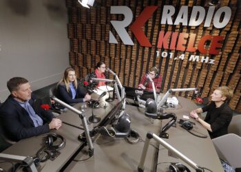 03.03.2020. Radio Kielce. Punkty Widzenia. Od lewej: Radny Jarosław Karyś, radna Joanna Winiarska, Aleksandra Woźniak-Czaplarska - zastępca dyrektora wydziału usług komunalnych i zarządzania środowiskiem w ratuszu, Michał Kita - Radio Kielce i radna Agata Wojda / Jarosław Kubalski / Radio Kielce