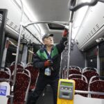 18.03.2020 Kielce. MPK. Czyszczenie i dezynfekcja autobusów / Jarosław Kubalski / Radio Kielce