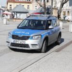 24.03.2020 Kielce. Policja przez megafon nakłania mieszkańców do pozostania w domach i nie gromadzenia się / Jarosław Kubalski / Radio Kielce