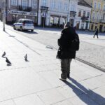 24.03.2020 Kielce. Policja przez megafon nakłania mieszkańców do pozostania w domach i nie gromadzenia się / Jarosław Kubalski / Radio Kielce