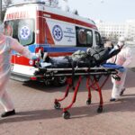 26.03.2020 Kielce. Młody człowiek zaniemógł na ulicy. Pogotowie ratunkowe / Jarosław Kubalski / Radio Kielce