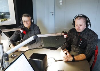 26.03.2020 Radio Kielce. Punkty Widzenia. Dr Wojciech Przybylski - dyrektor szpitala w Końskich i Rafał Maziejuk - ratownik medyczny i koordynator do spraw ratownictwa medycznego Komendy Wojewódzkiej Policji w Kielcach / Jarosław Kubalski / Radio Kielce