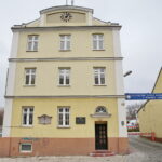 Zegar na budynku pogotowia ratunkowego przy ulicy Leonarda w Kielcach / Marzena Mąkosa / Radio Kielce