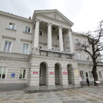 Zegar na budynku Urzędu Miasta Kielce na Rynku / Marzena Mąkosa / Radio Kielce