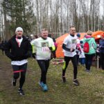 01.03.2020. Ostrowiec św. Bieg Tropem Wilczym. Na zdjęciu (w środku): senator Jarosław Rusiecki, po jego prawej ppłk Artur Gołębiowski - komendant Wojskowej Komendy Uzupełnień w Sandomierzu / Emilia Sitarska / Radio Kielce