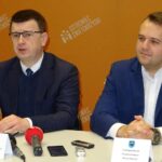 11.03.2020. Ostrowiec Św. Podpisanie porozumienia powołującego Miejski Obszar Funkcjonalny. Na zdjęciu (od lewej): Jarosław Górczyński - prezydent Ostrowca Świętokrzyskiego, Marek Materek - prezydent Starachowic / Emilia Sitarska / Radio Kielce