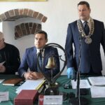 18.03.2020. Sandomierz. Sesja rady miasta. Na zdjęciu (od lewej): Janusz Pońsk - radny, Piotr Chojnacki - wiceprzewodniczący rady miasta, Wojciech Czerwiec - przewodniczący rady miasta / Grażyna-Szlęzak-Wójcik / Radio Kielce