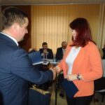 02.03.2020. Bałtów. Bałtów. Pierwsza sesja rady gminy po przedterminowych wyborach do Rady Gminy w Bałtowie. Na zdjęciu (od lewej): Hubert Żądło - wójt gminy Bałtów i Ewelina Łaska - radna / Emilia Sitarska / Radio Kielce