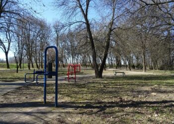 15.03.2020. Ostrowiec Św. Opustoszały park / Emilia Sitarska / Radio Kielce