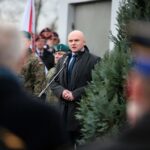 01.03.2020 Kielce. Cmentarz na Piaskach. Obchody Narodowego Dnia Pamięci Żołnierzy Wyklętych. Na zdjęciu: wicewojewoda Rafał Nowak / Wiktor Taszłow / Radio Kielce
