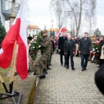 01.03.2020 Kielce. Cmentarz na Piaskach. Obchody Narodowego Dnia Pamięci Żołnierzy Wyklętych. Na zdjęciu (od lewej): Bogdan Wenta - prezydent Kielc, wicewojewoda Rafał Nowak i Tomasz Jamka - członek zarządu województwa / Wiktor Taszłow / Radio Kielce