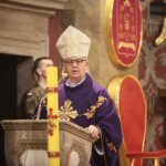 01.03.2020. Kielce. Msza Święta w intencji Żołnierzy Wyklętych. Na zdjęciu: biskup Jan Piotrowski, ordynariusz diecezji kieleckiej / Wiktor Taszłow / Radio Kielce