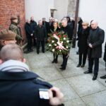 01.03.2020. Kielce. Obchody Narodowego Dnia Pamięci Żołnierzy Wyklętych. Kwiaty składają Anna Krupka - wicemister sportu, Zbigniew Koniusz - wojewoda świętokrzyski, Dorota Koczwańska-Kalita - naczelnik kieleckiej delegatury IPN, Rafał Nowak - wicewojewoda świętokrzyski, Bogdan Wenta - prezydent Kielc / Wiktor Taszłow / Radio Kielce