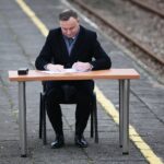 04.03.2020. Końskie. Dworzec kolejowy. Wizyta prezydenta RP Andrzeja Dudy. Na zdjęciu: podpisanie ustawy Kolej Plus / Wiktor Taszłow / Radio Kielce