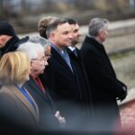 04.03.2020. Końskie. Dworzec kolejowy. Wizyta prezydenta RP Andrzeja Dudy. Na zdjęciu: poseł Anna Krupka - wiceminister sportu, poseł Krzysztof Lipiec, Andrzej duda - prezydent RP / Wiktor Taszłow / Radio Kielce